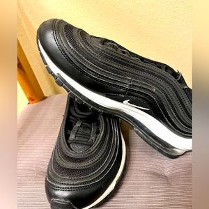 Black Nike air max 97